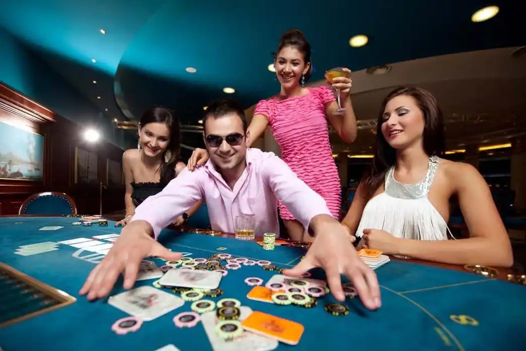 8 com cassino